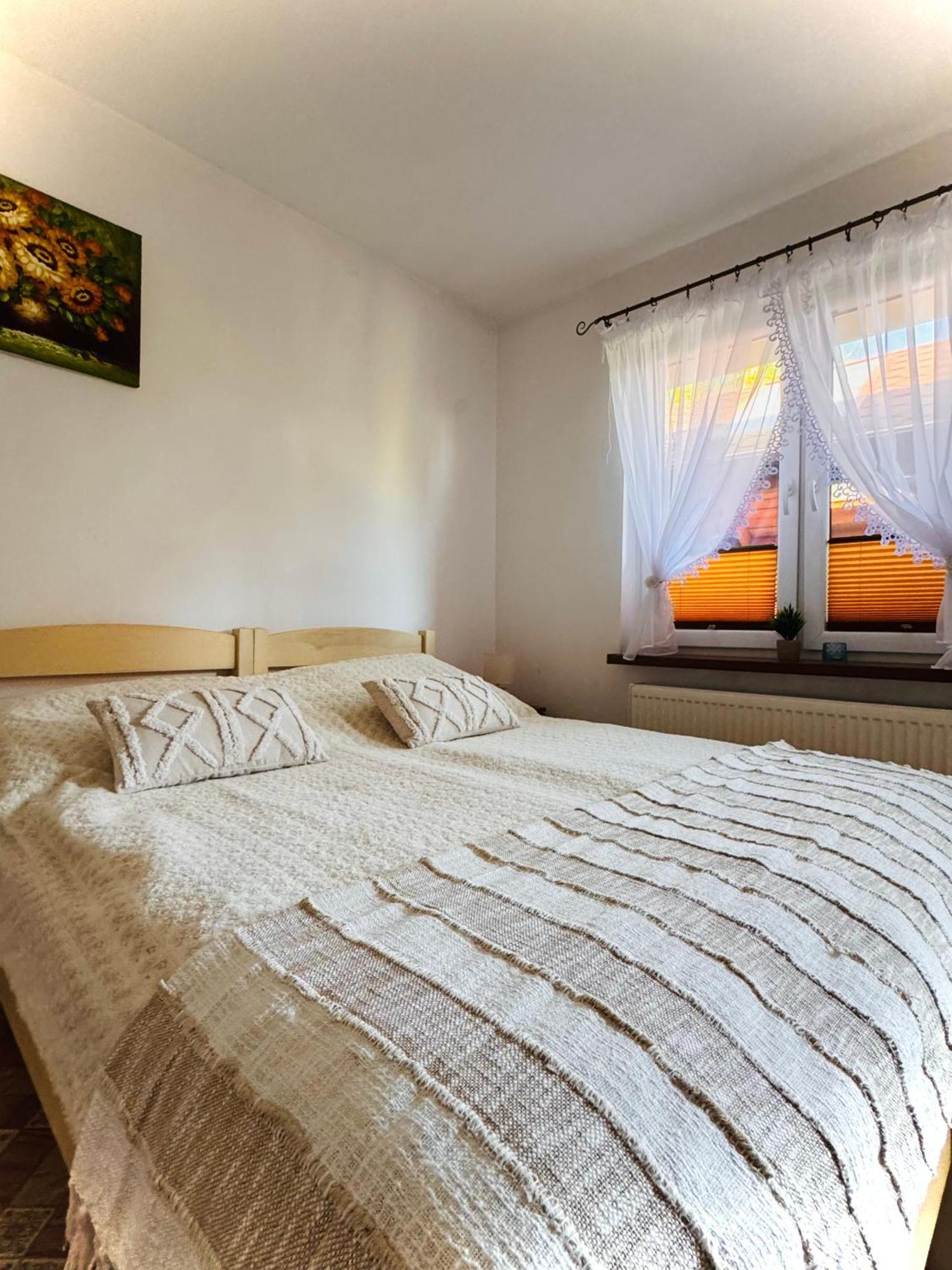 Pokoje Goscinne U Sary Ujście-Darłowskie エクステリア 写真
